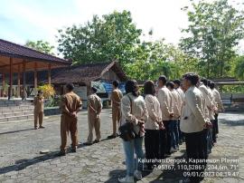 Apel Rutin Senin Pagi Kalurahan Dengok Bersama Mahasiswa KKN Universitas Sanata Dharma